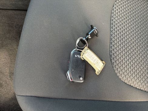 Used 2025 Kia Sportage LX image 23