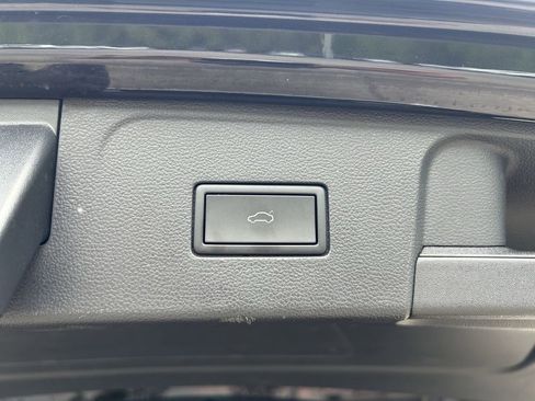 Certified 2025 Volkswagen Atlas Peak Edition SE AWD/4WD image 29