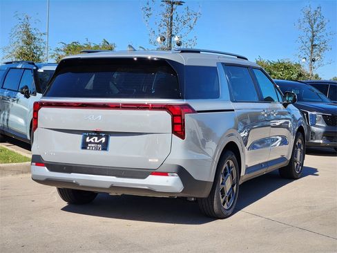 New 2026 Kia Carnival EX image 4