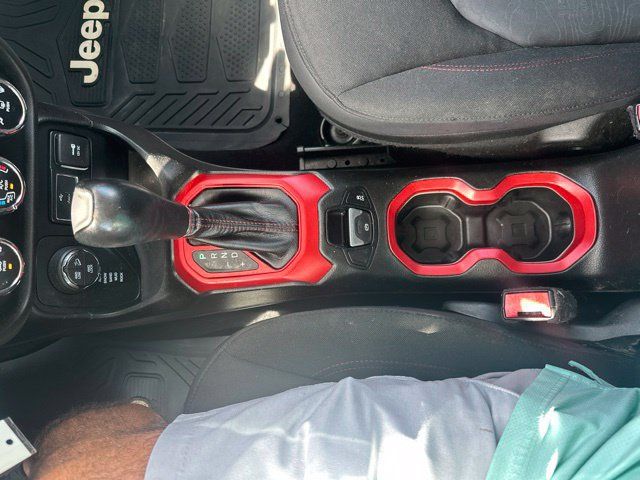 Used 2015 Jeep Renegade Trailhawk AWD/4WD image 20