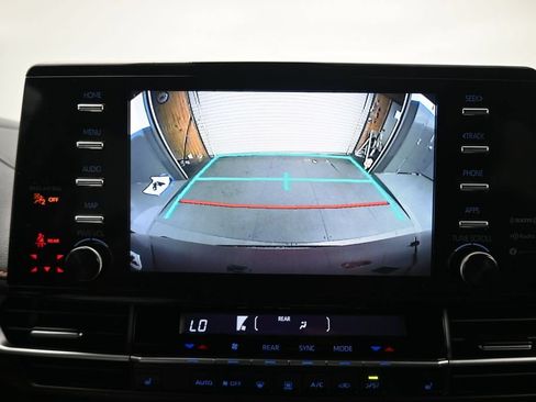 Used 2021 Toyota Sienna XSE FWD image 19