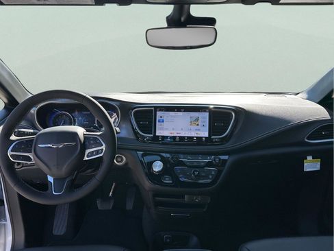 New 2026 Chrysler Pacifica Select image 9