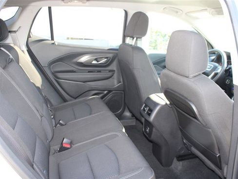 Used 2022 GMC Terrain SLE w/ Driver Convenience Package image 15