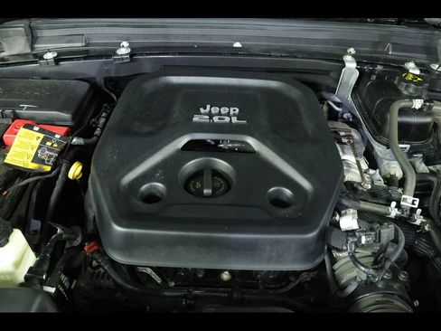Used 2022 Jeep Wrangler Unlimited Sahara AWD/4WD image 17