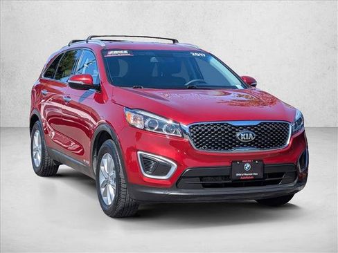 Used 2017 Kia Sorento AWD image 3