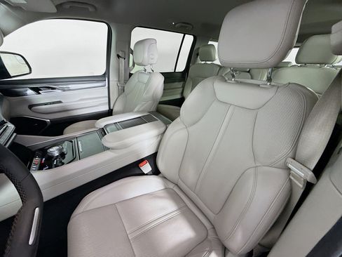 Used 2024 Jeep Wagoneer L Series II w/ Flexible Seating Group image 26