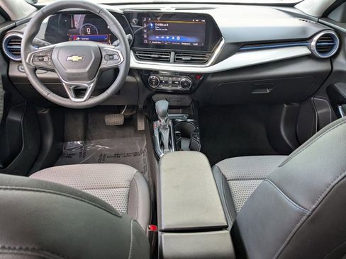 Used 2024 Chevrolet Trax LT w/ Driver Confidence Package image 16