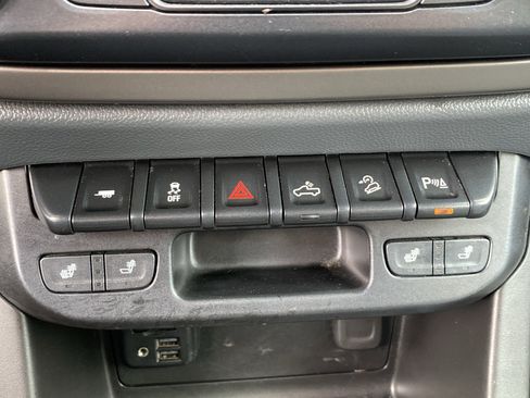 Used 2019 Chevrolet Colorado Z71 AWD/4WD image 37