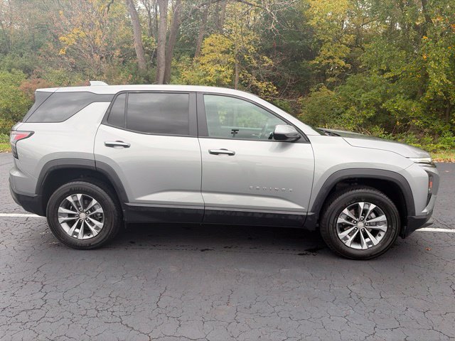 Used 2026 Chevrolet Equinox LT FWD image 9