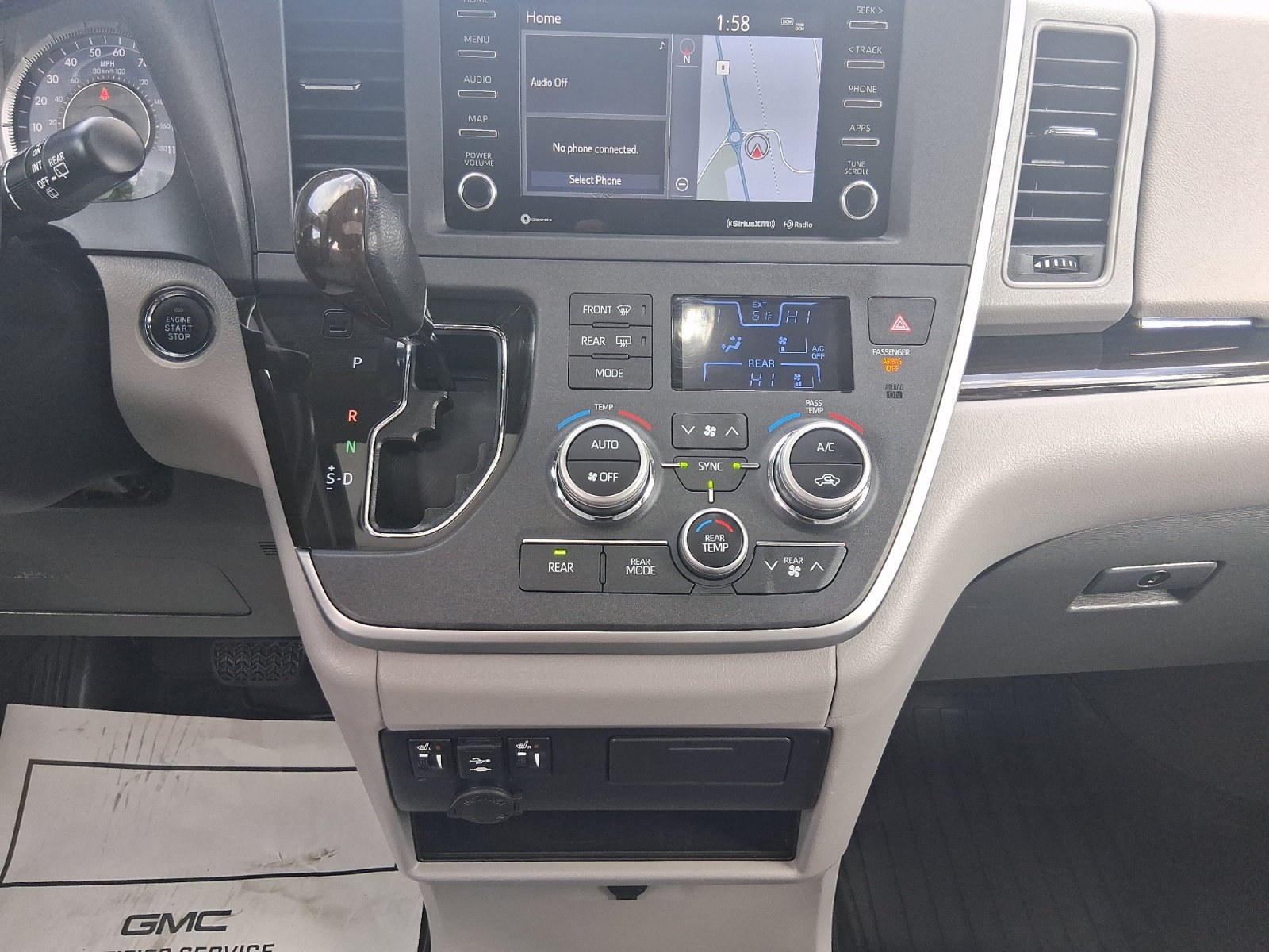 Used 2020 Toyota Sienna XLE w/ XLE Navigation Package FWD image 11