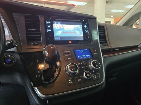 Used 2017 Toyota Sienna Limited Premium w/ Advanced Technology Package image 26