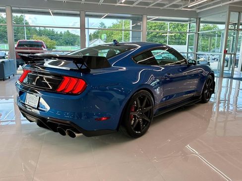 Used 2021 Ford Mustang Shelby GT500 w/ Carbon Fiber Track Pack RWD image 7
