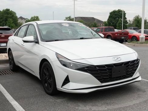Used 2022 Hyundai Elantra SEL w/ Cargo Package FWD image 3