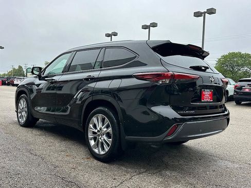 Certified 2024 Toyota Highlander Limited AWD/4WD image 3
