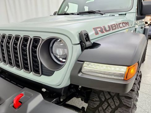 Used 2024 Jeep Wrangler Unlimited Rubicon w/ Convenience Group AWD/4WD image 29