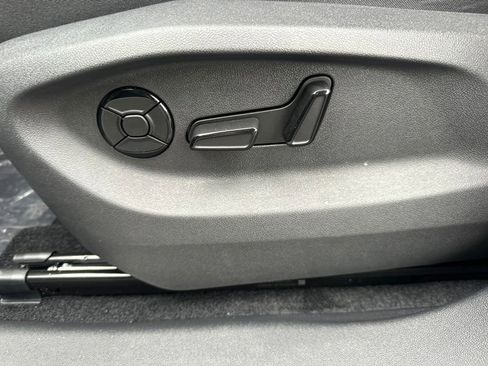 New 2026 Volkswagen Tiguan SE R-Line AWD/4WD image 13