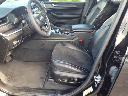 Used 2024 Jeep Grand Cherokee L Altitude AWD/4WD image 9