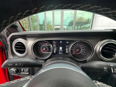 Used 2021 Jeep Gladiator Rubicon AWD/4WD image 9