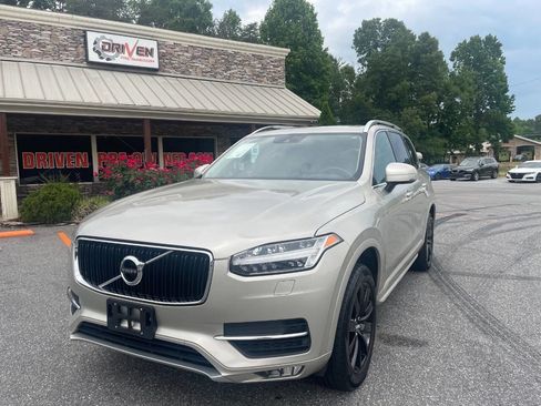 Used 2018 Volvo XC90 T6 Momentum w/ Momentum Plus Package AWD/4WD image 4