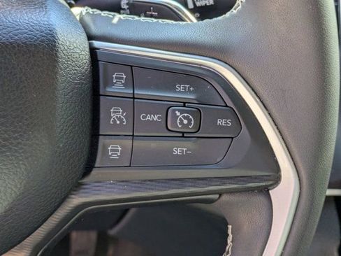 Used 2023 Jeep Grand Cherokee L Laredo AWD/4WD image 23