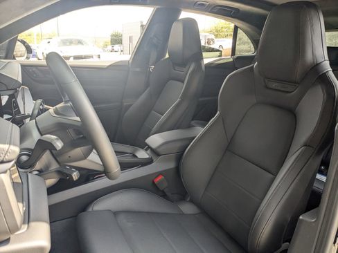 Used 2025 Porsche Macan Turbo Electric image 7