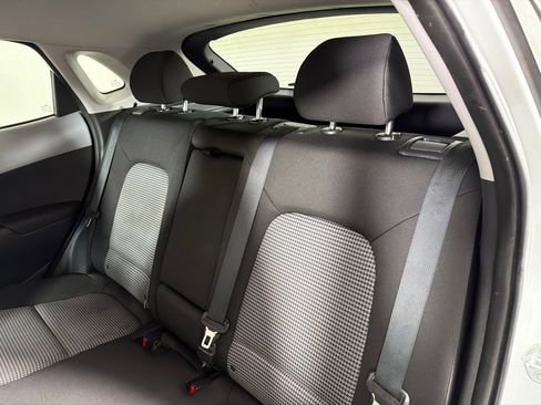 Used 2021 Hyundai Kona SE image 17