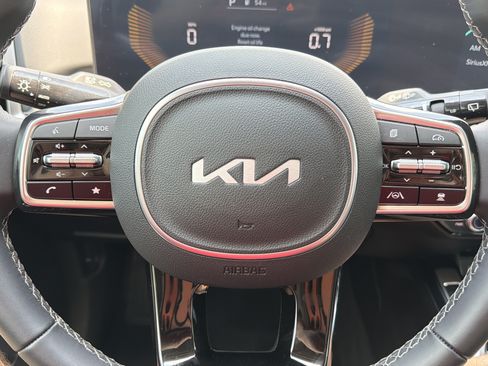 Used 2025 Kia Sorento S FWD image 11