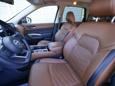 Certified 2024 Nissan Pathfinder Platinum AWD/4WD image 26