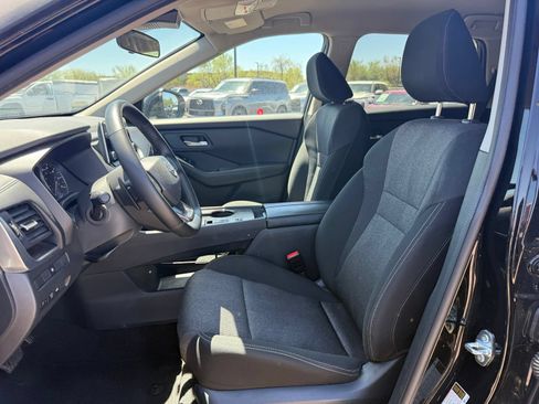 Certified 2025 Nissan Rogue SV FWD image 12