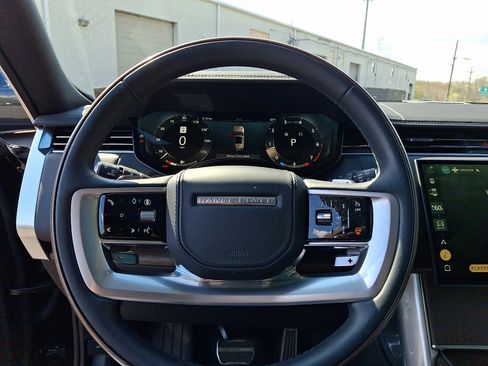 Used 2025 Land Rover Range Rover Long Wheelbase SE image 20
