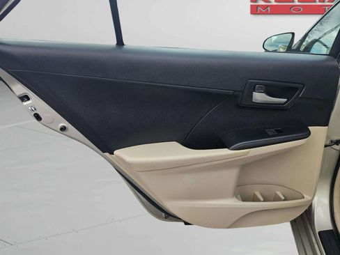 Used 2014 Toyota Camry LE image 20