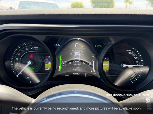 Used 2025 Jeep Wrangler Unlimited Sahara AWD/4WD image 16