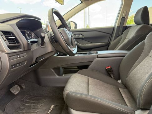 Used 2025 Nissan Rogue SV AWD/4WD image 28