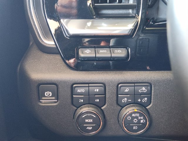 Used 2025 Chevrolet Silverado 1500 High Country w/ High Country Premium Package AWD/4WD image 23