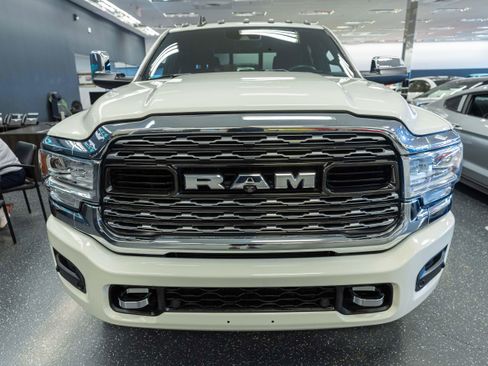 Used 2019 RAM 3500 Limited w/ Max Tow Package AWD/4WD image 4