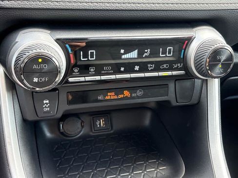 Used 2025 Toyota RAV4 XLE AWD/4WD image 16