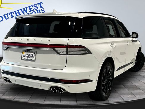 Used 2024 Lincoln Aviator Reserve w/ Equipment Group 201A AWD/4WD image 7