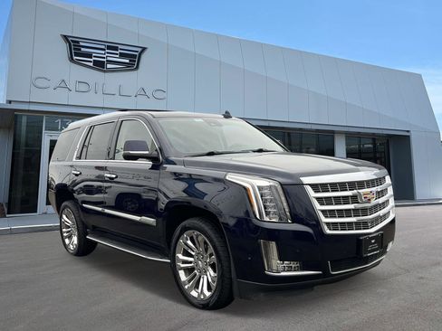 Used 2020 Cadillac Escalade Luxury w/ LPO, Radiant Package image 2