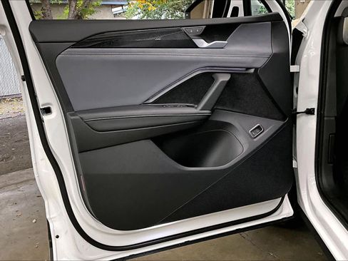 New 2026 Volkswagen Tiguan SE image 24