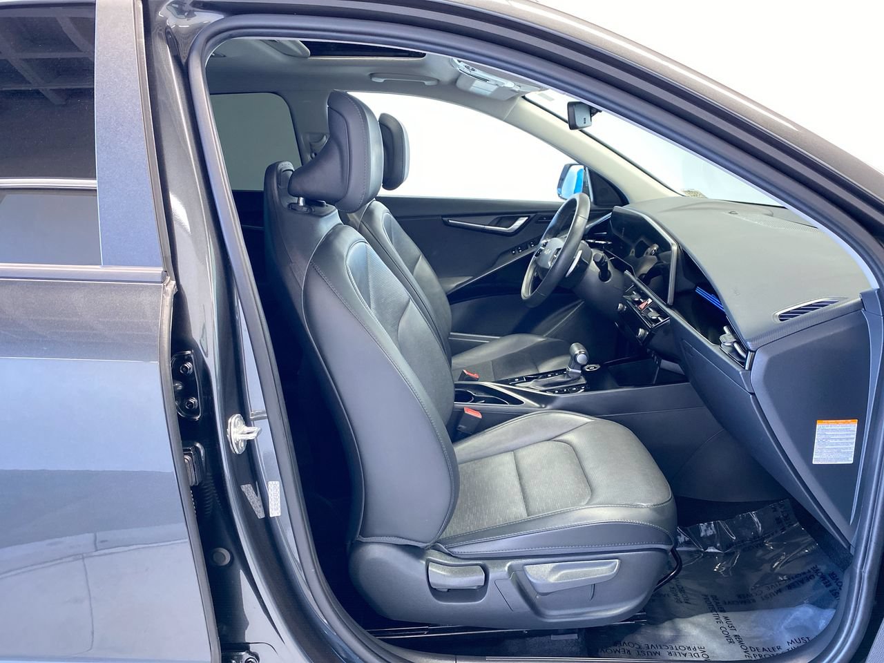Certified 2024 Kia Niro FWD image 30