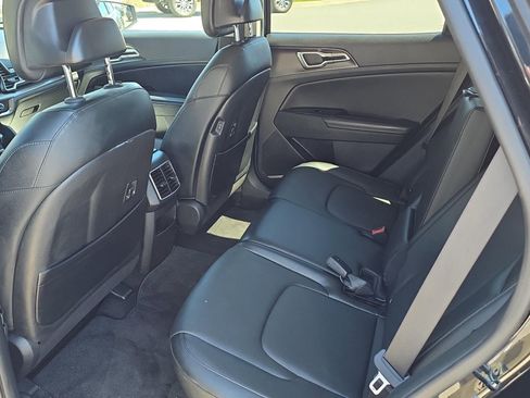 Used 2023 Kia Sportage EX AWD/4WD image 13