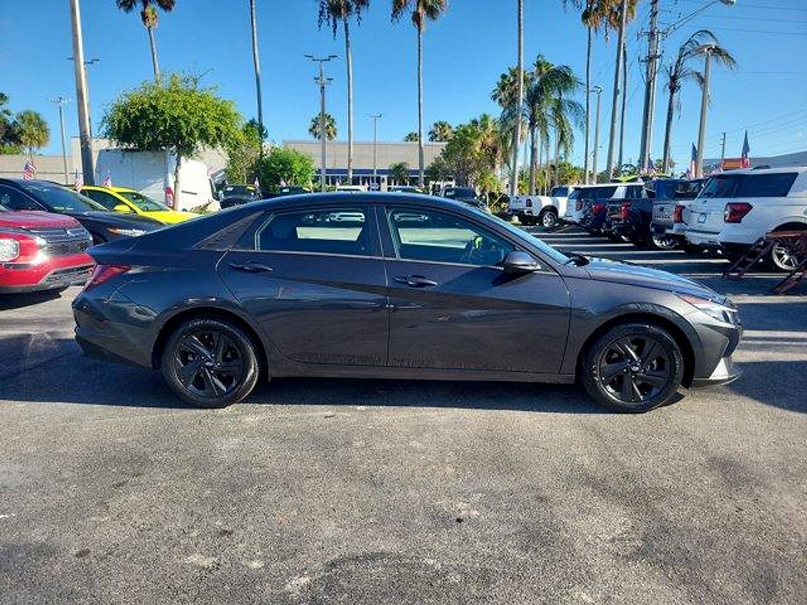 Used 2022 Hyundai Elantra SEL w/ Convenience Package FWD image 8