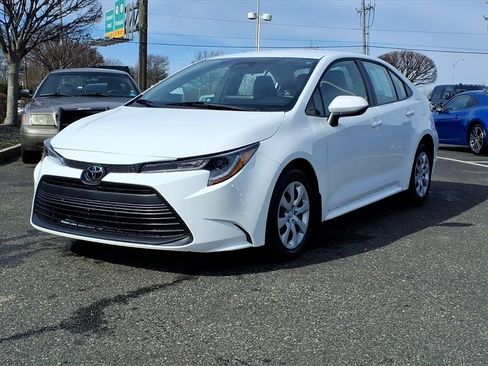 Used 2026 Toyota Corolla LE FWD image 3