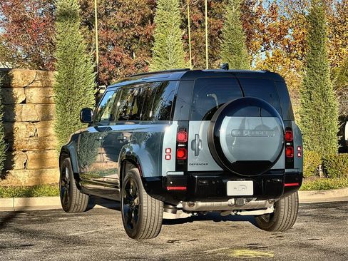 Used 2025 Land Rover Defender 110 X-Dynamic SE image 3