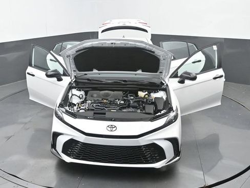 New 2026 Toyota Camry Hybrid FWD image 33