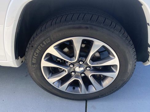 Used 2017 Jeep Grand Cherokee Overland image 10