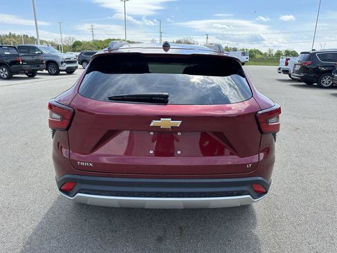 Used 2025 Chevrolet Trax LT w/ LT Convenience Package FWD image 4