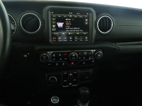 Used 2020 Jeep Gladiator Overland w/ Popular Equipment Package image 17