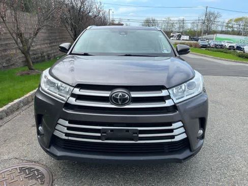Used 2019 Toyota Highlander XLE image 2