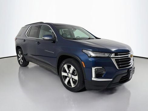 Used 2022 Chevrolet Traverse LT w/ LT Premium Package AWD/4WD image 1
